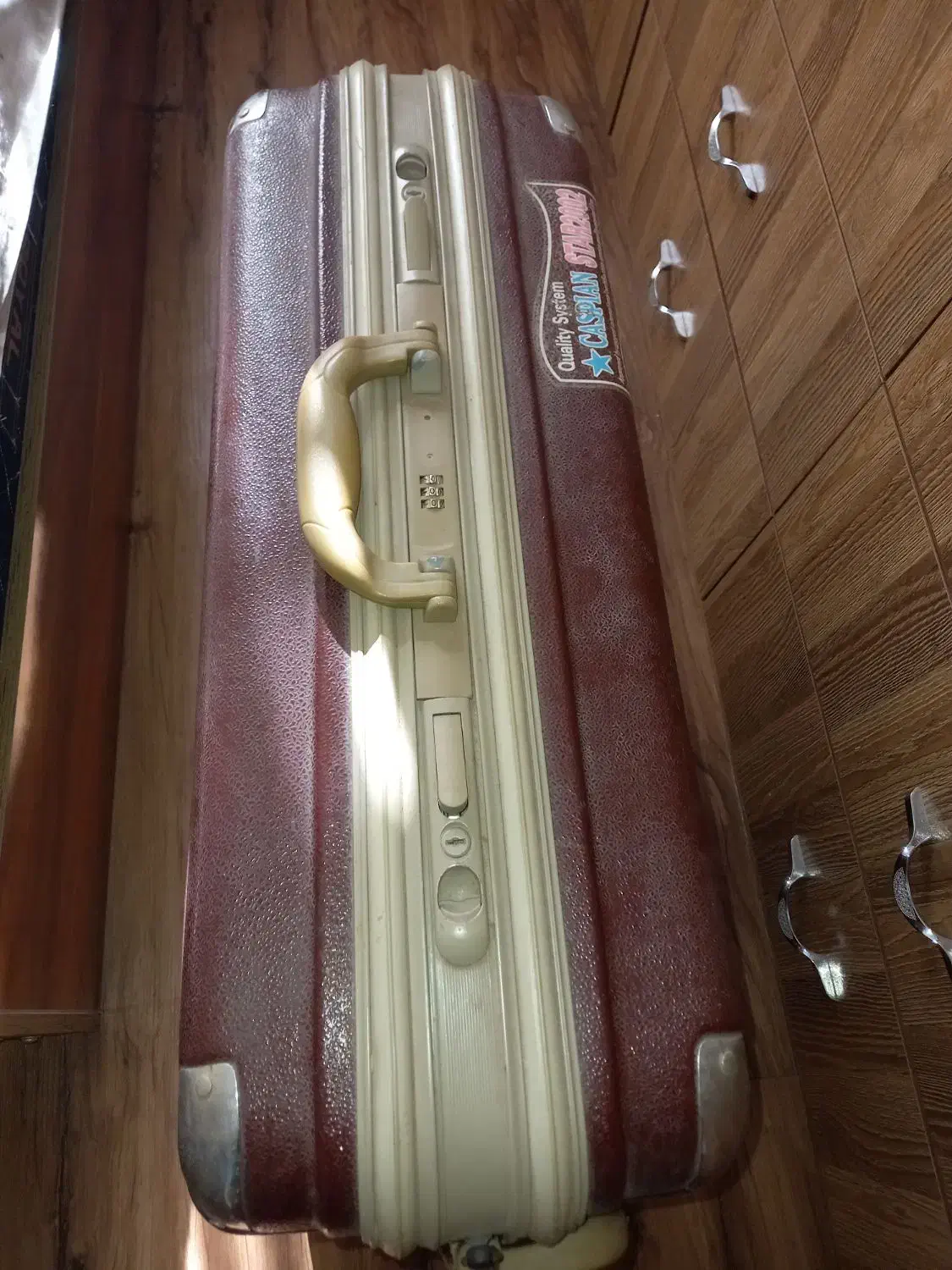 چمدان سالم بزرگ در حد نو طول ۷۰cm|کیف، کفش، کمربند|رشت, رشتیان|دیوار