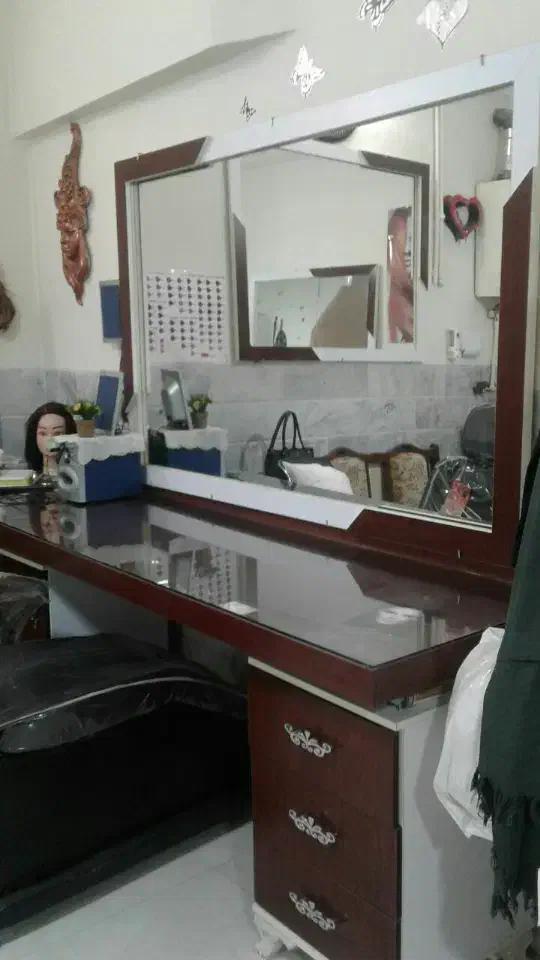 میز آرایش چوبی وجدید|آرایشگاه و سالن‌های زیبایی|سبزوار, جوادیه غربی|دیوار