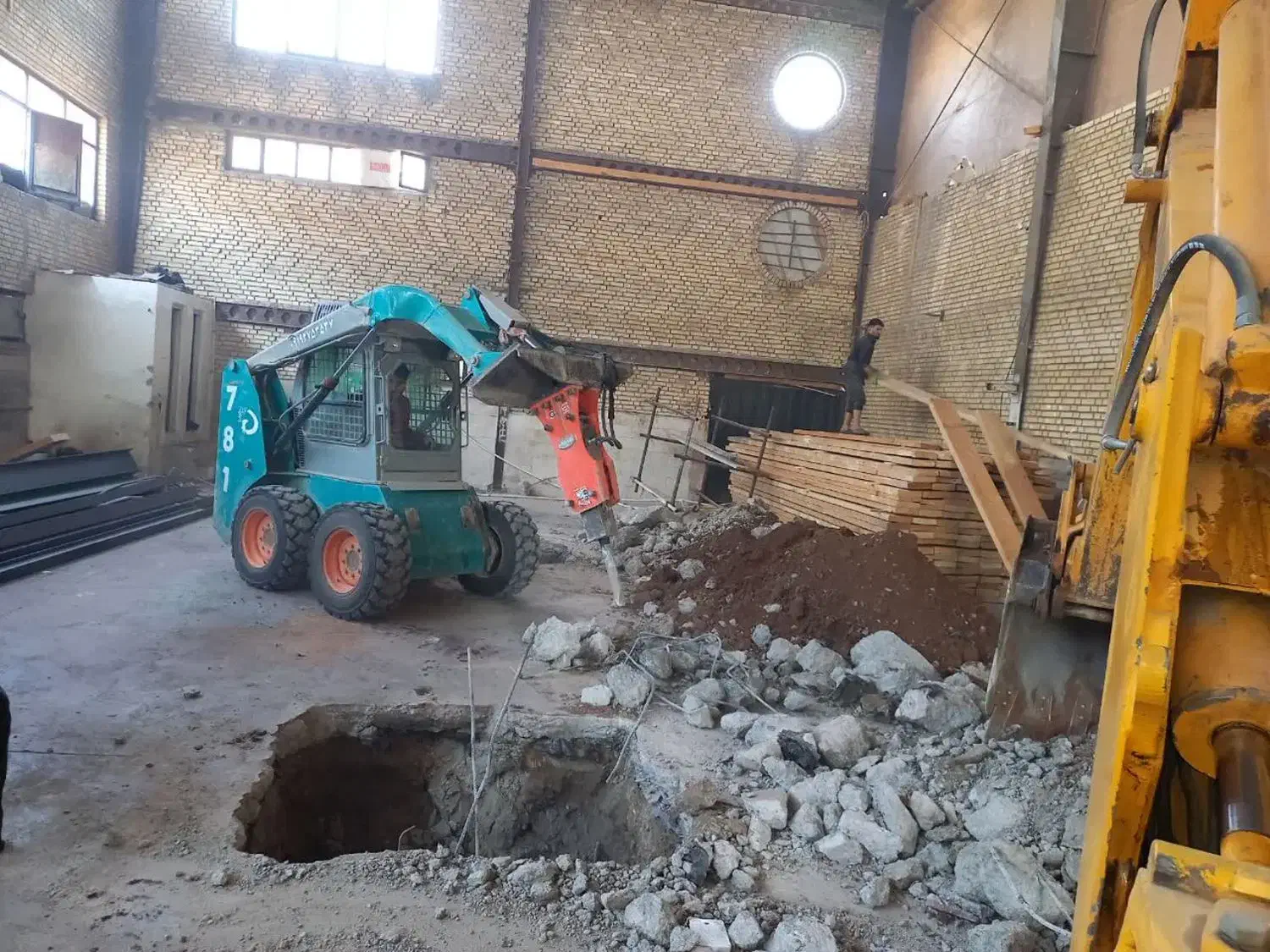 بابکت پیکور تخریب بتن مینی لودر|خدمات حمل و نقل|رباطکریم, رباطکریم|دیوار