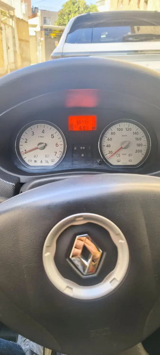 ساندرو ۹۶|خودرو سواری و وانت|شیراز, فخرآباد (دروازه کازرون)|دیوار