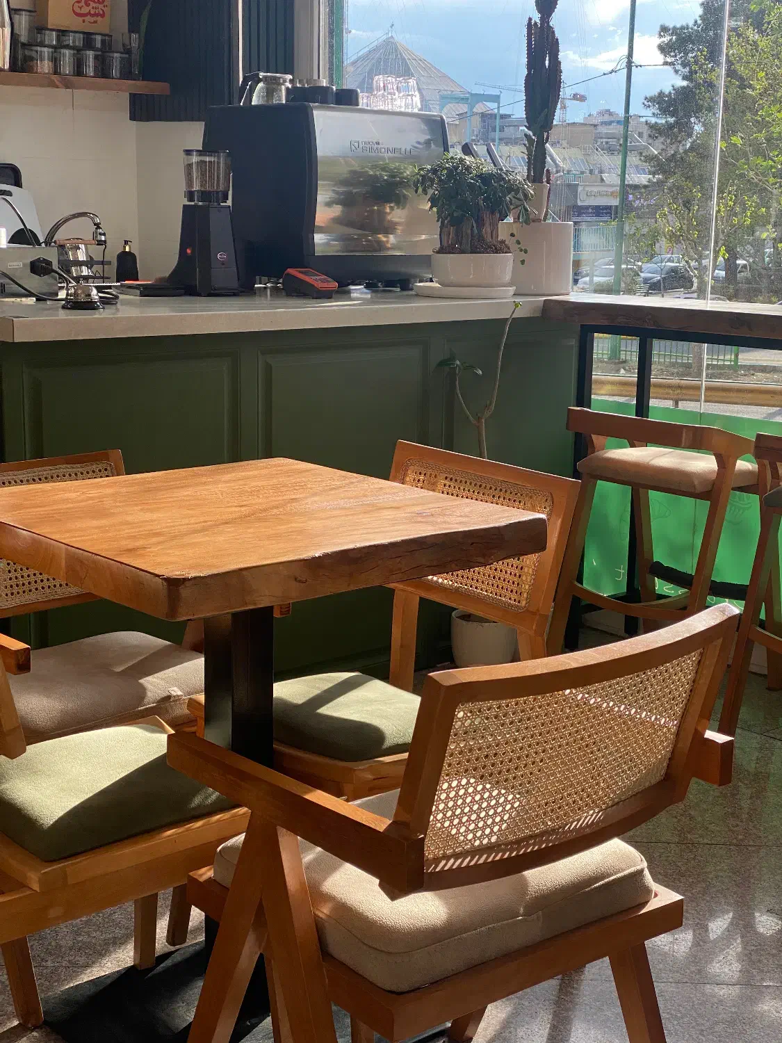 باریستا جهت کار در کافه قنادی شیفت صبح|استخدام خدمات فروشگاه و رستوران|تهران, پونک|دیوار