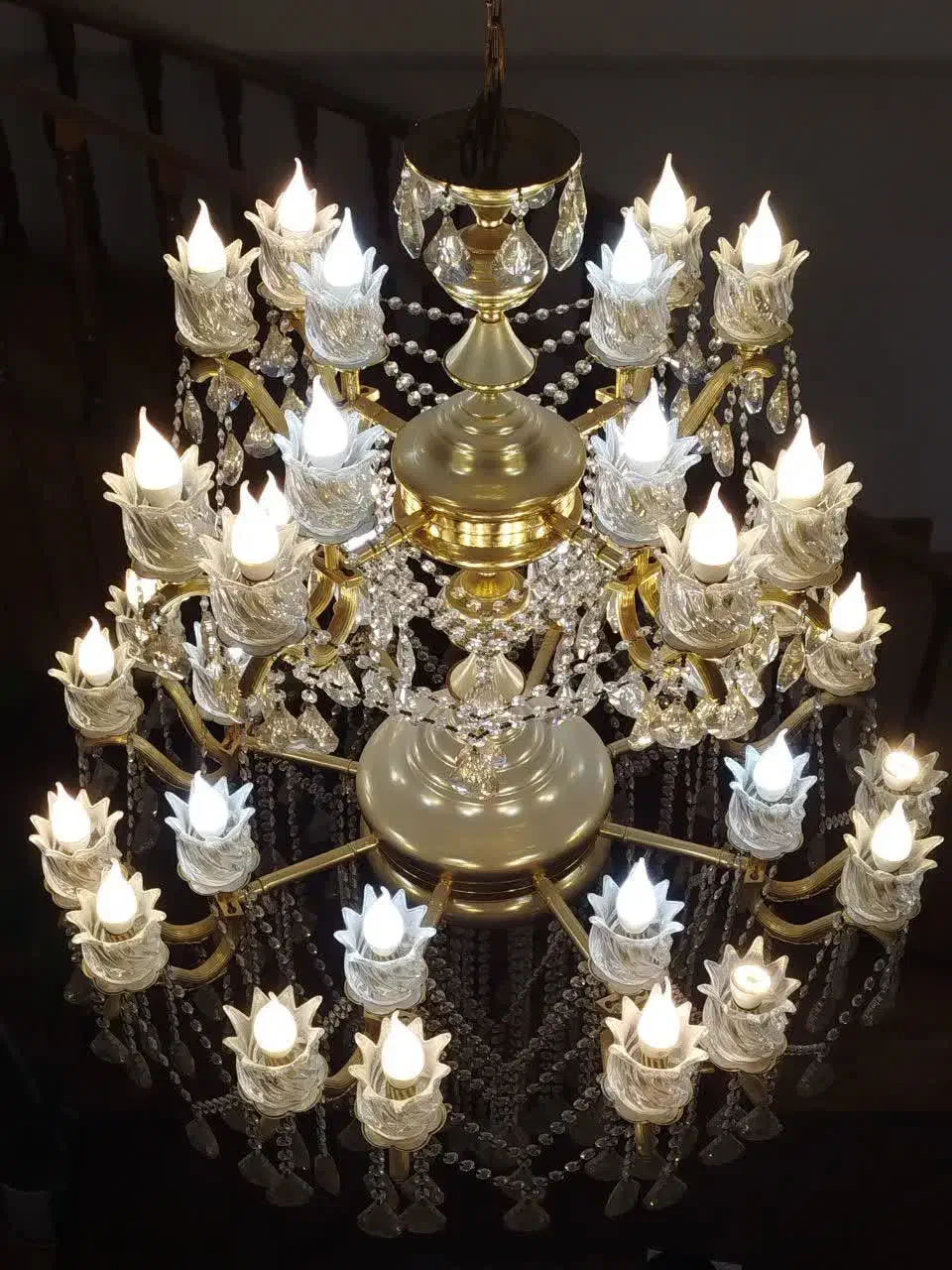 لوستر کلاسیک ۳۶ شاخه کروم آبکاری طلا دو طبقه|لوستر و چراغ آویز|قائمشهر, |دیوار