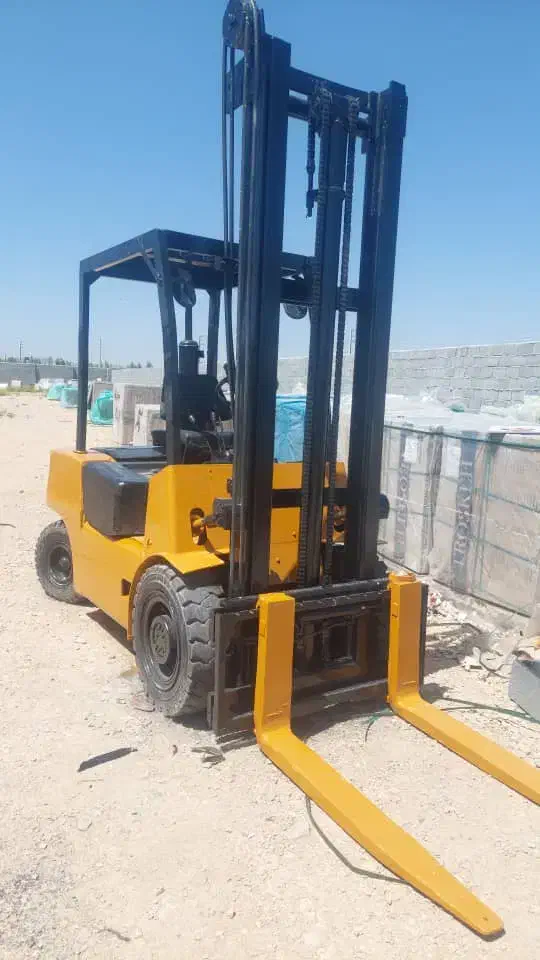 لیفتراک سهند ۳ تن دیزل|ماشینآلات صنعتی|شیراز, دارالرحمه|دیوار