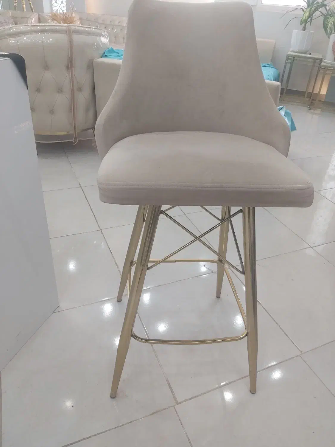 صندلی پایه بلند در حد نو رنگ ثابت|میز و صندلی غذاخوری|پرند, فاز ۶|دیوار