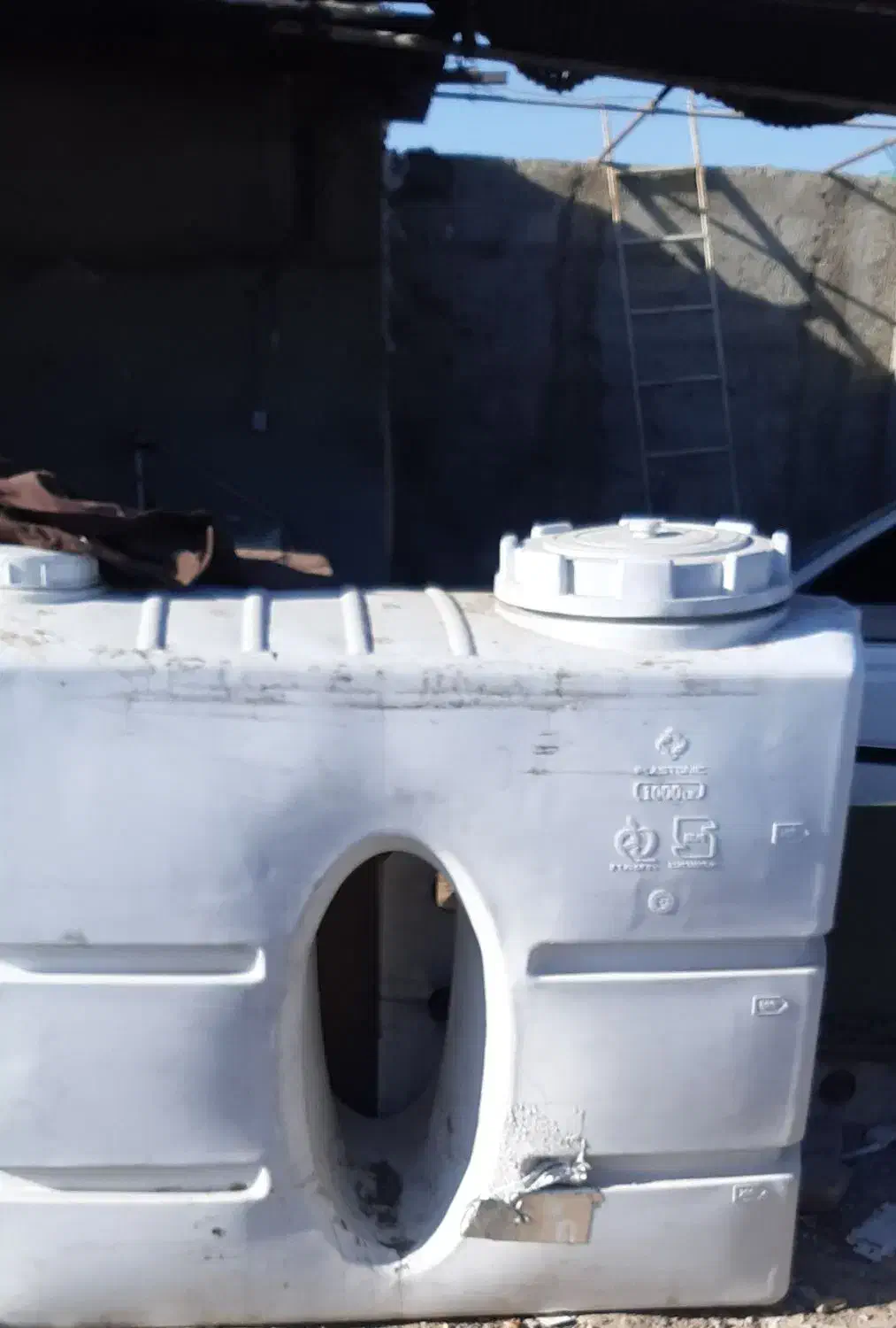 منبع اب ۱۰۰۰لیتری سه لایه نیک|مصالح و تجهیزات ساختمان|نسیم‌شهر, |دیوار