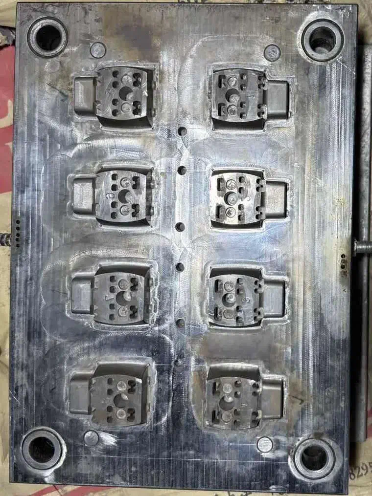 قالب سه راهی برق|ابزارآلات|قدس, شهر‌قدس|دیوار