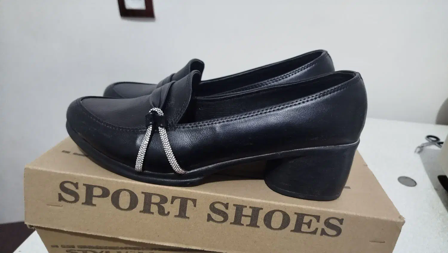 کفش نو|کیف، کفش، کمربند|دهلران, |دیوار