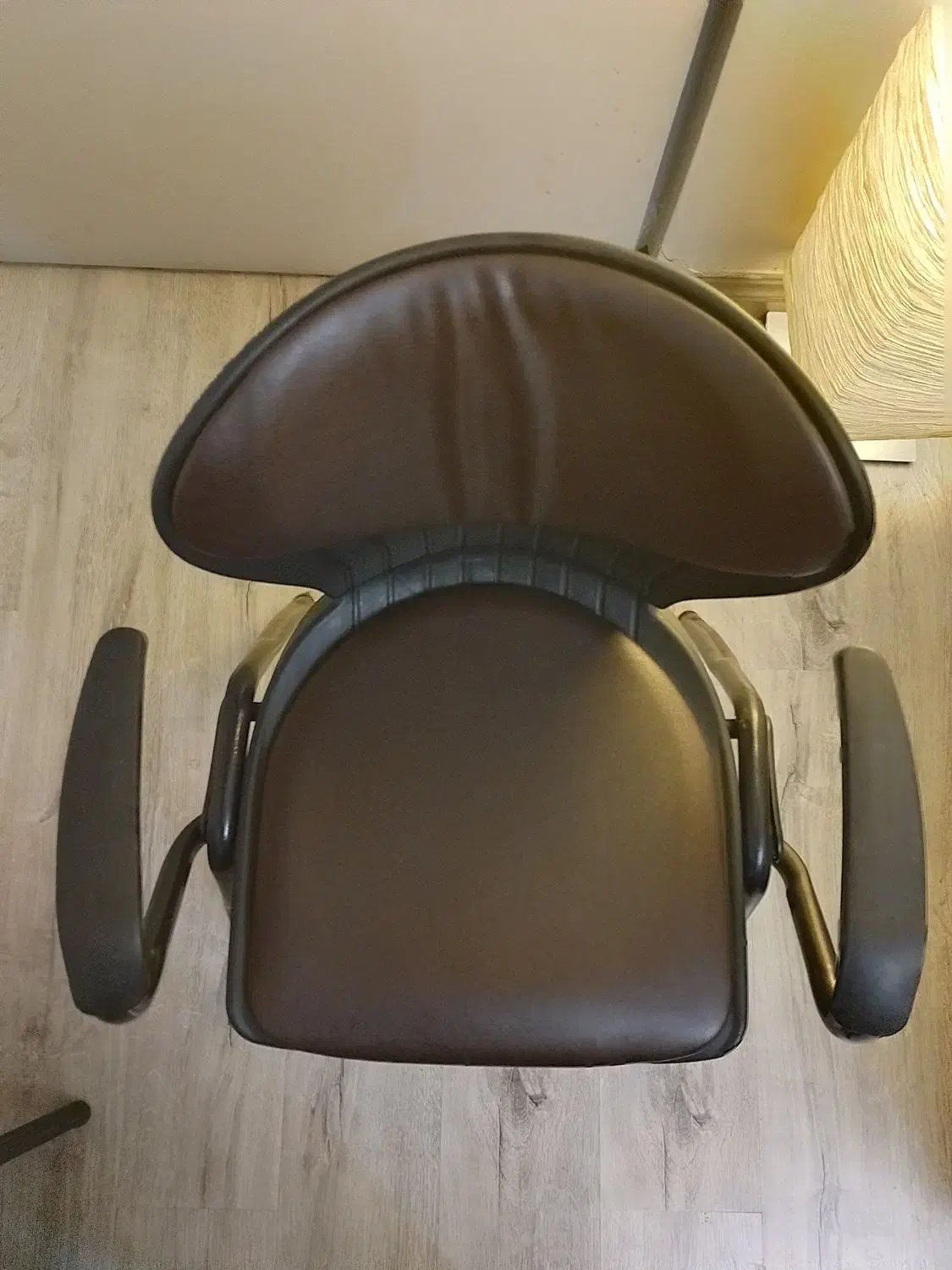 صندلی چرمی تک نفره پایه فلزی تمیز|مبلمان اداری|تهران, گیشا|دیوار