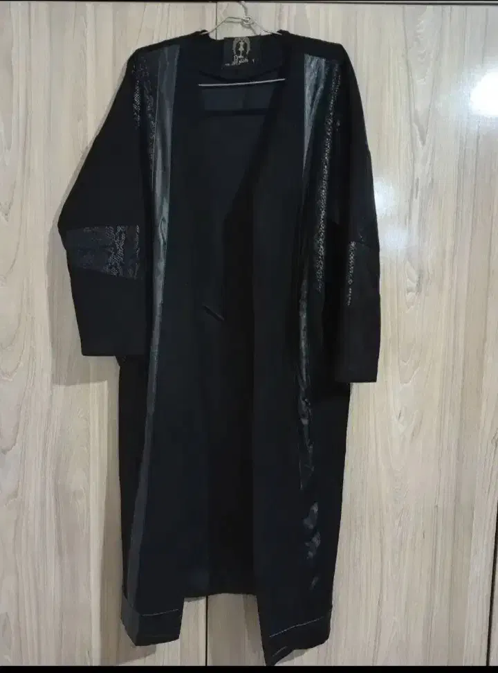 مانتو و کیف|لباس|رشت, عینک|دیوار