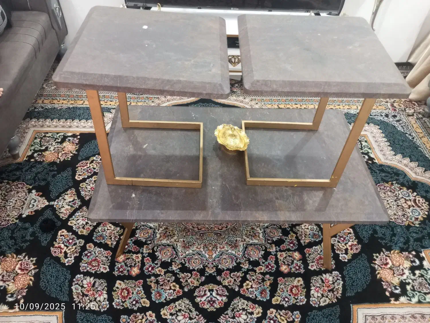 به دلیل کوچک بودن فضا|مبلمان خانگی و میز عسلی|تهران, خاک سفید|دیوار