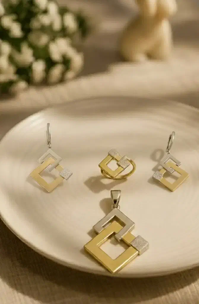 طلا نیم ست در حد نو بدون اجرت|جواهرات|بندرعباس, |دیوار