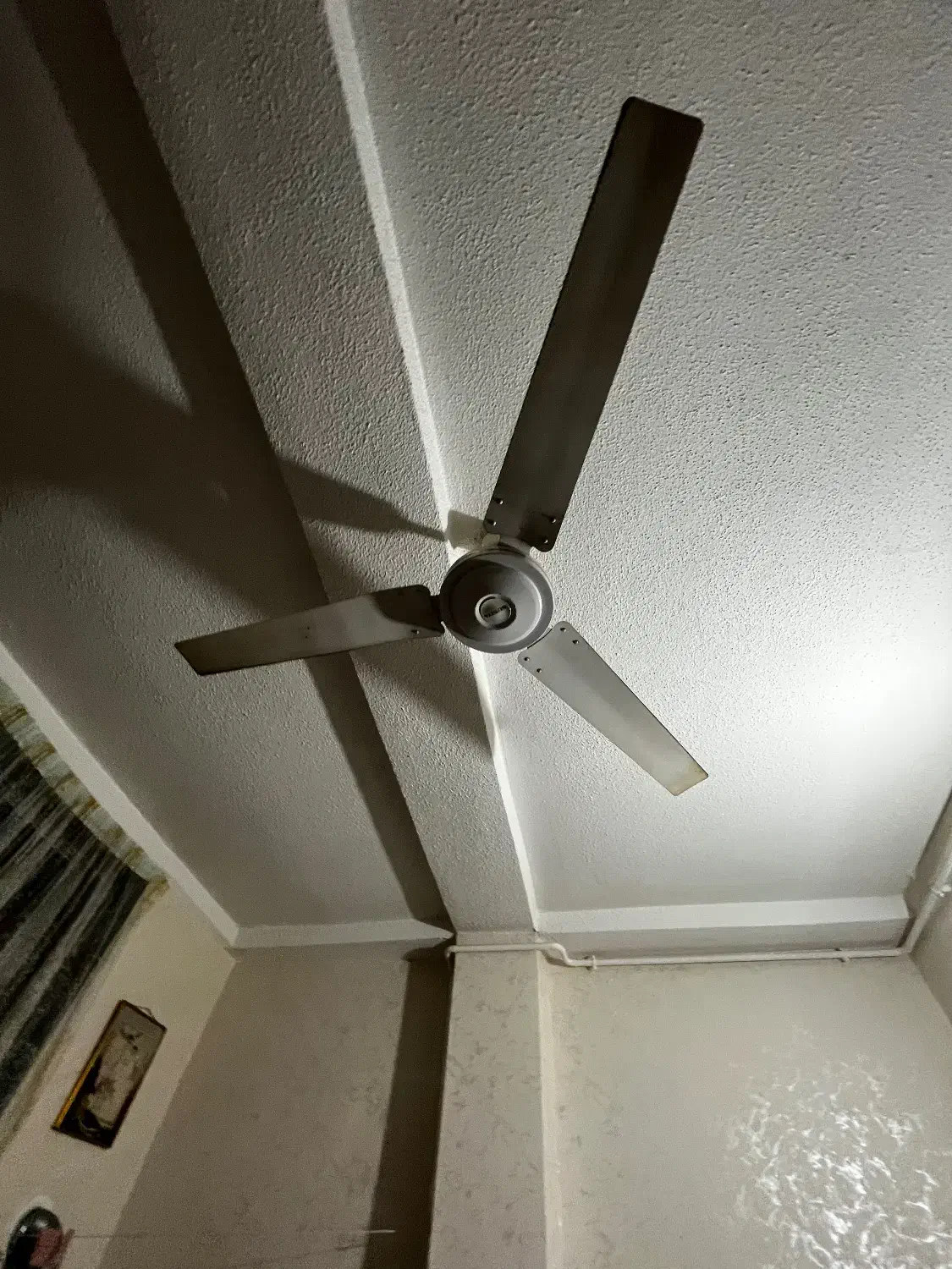 پنکه سقفی  نو سونی|پنکه و تصفیه‌کنندهٔ هوا|بندر انزلی, کوی واحدی|دیوار