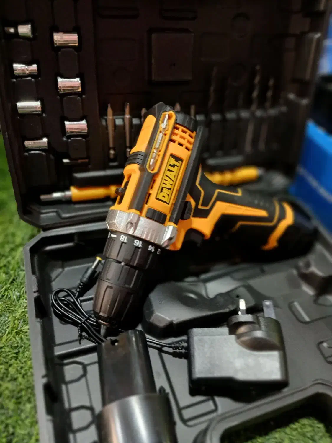 دریل شارژی دو باطری دیوالت ۱۸ ولت دو حالته اکبند|ابزارآلات|فردیس, فردیس|دیوار