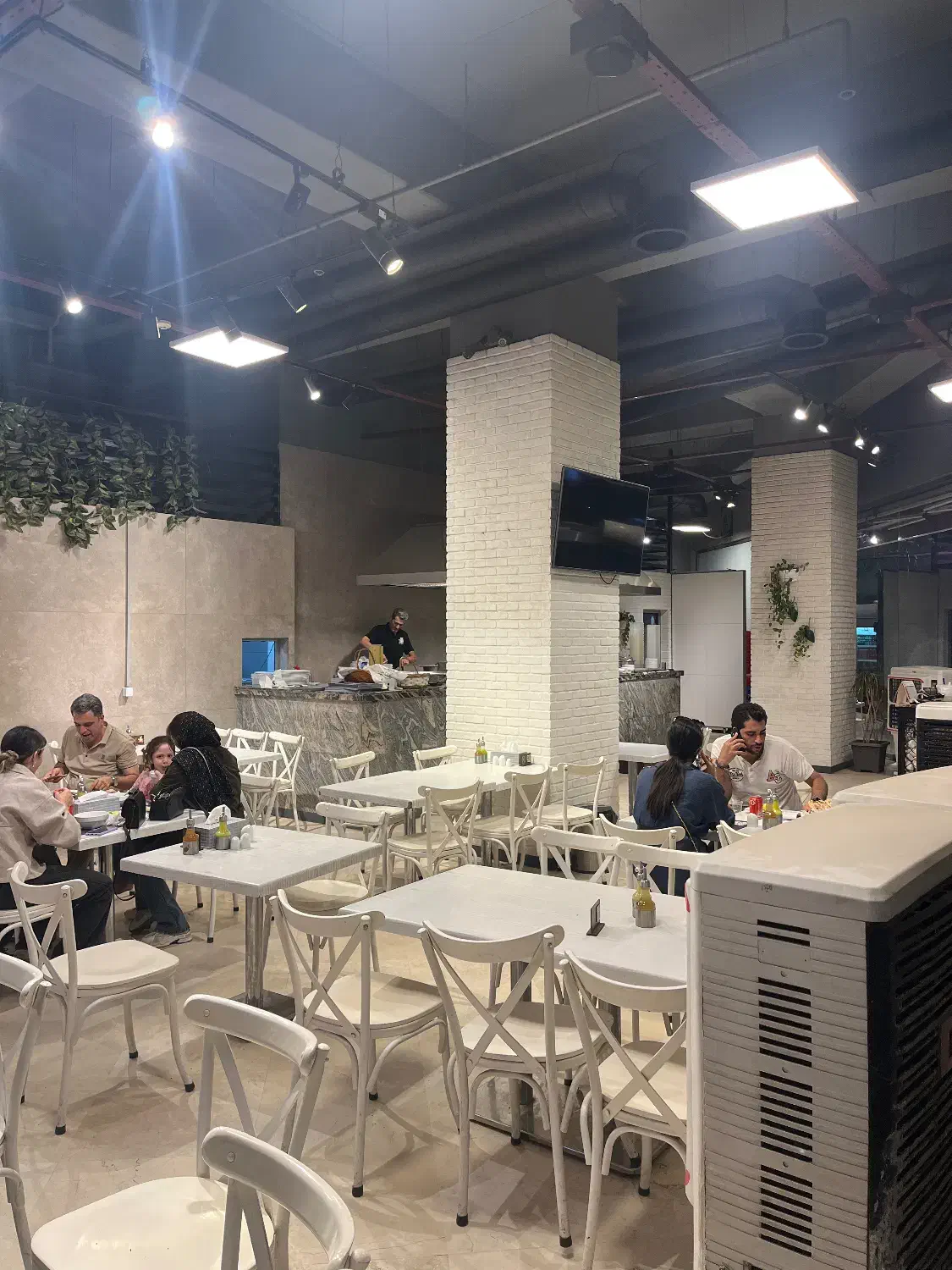 کارگر ساده سالن دار و ظرف شور|استخدام خدمات فروشگاه و رستوران|تهران, شهرک چیتگر|دیوار