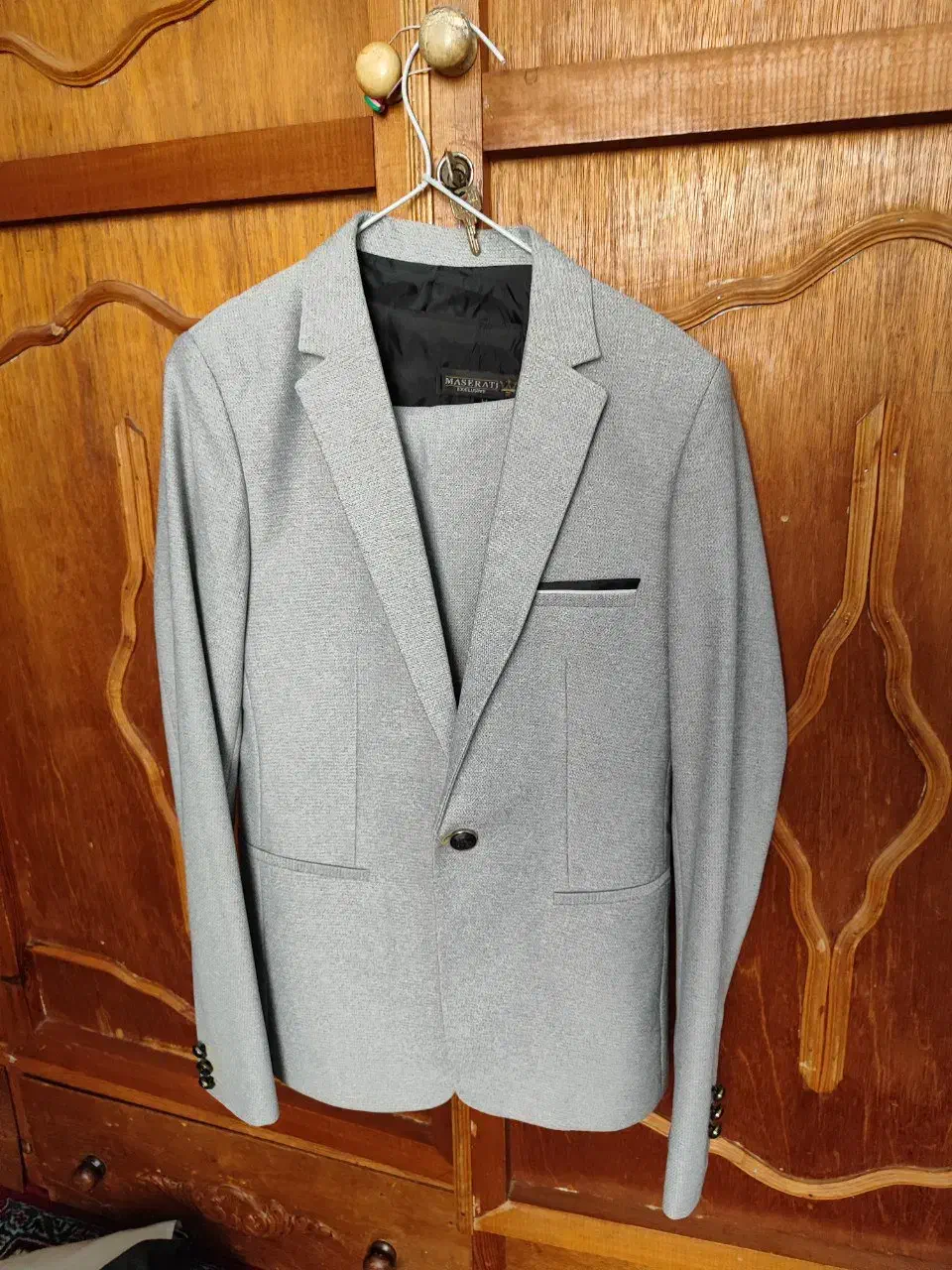 کت و شلوار|لباس|رشت, یخسازی|دیوار