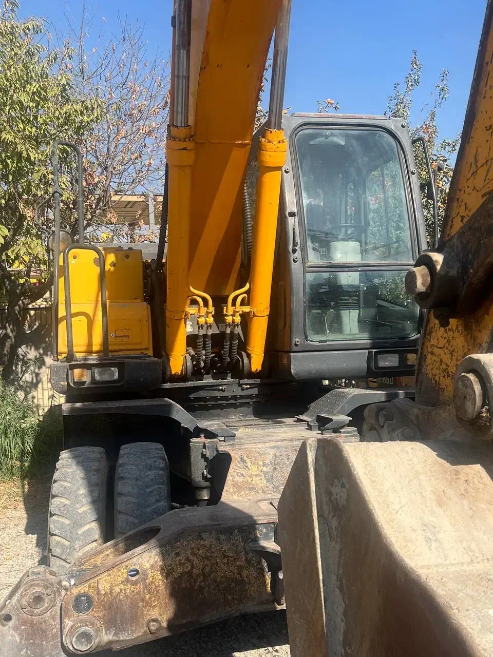 بیل مکانیکی۲۰۰لاستیکی|خودرو سنگین|اسلام‌شهر, ملک‌آباد|دیوار