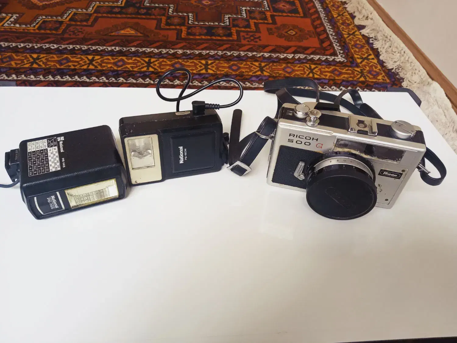 دوربین عکاسی Ricoh و فلش ناسیونال|دوربین عکاسی و فیلم‌برداری|تهران, تسلیحات|دیوار