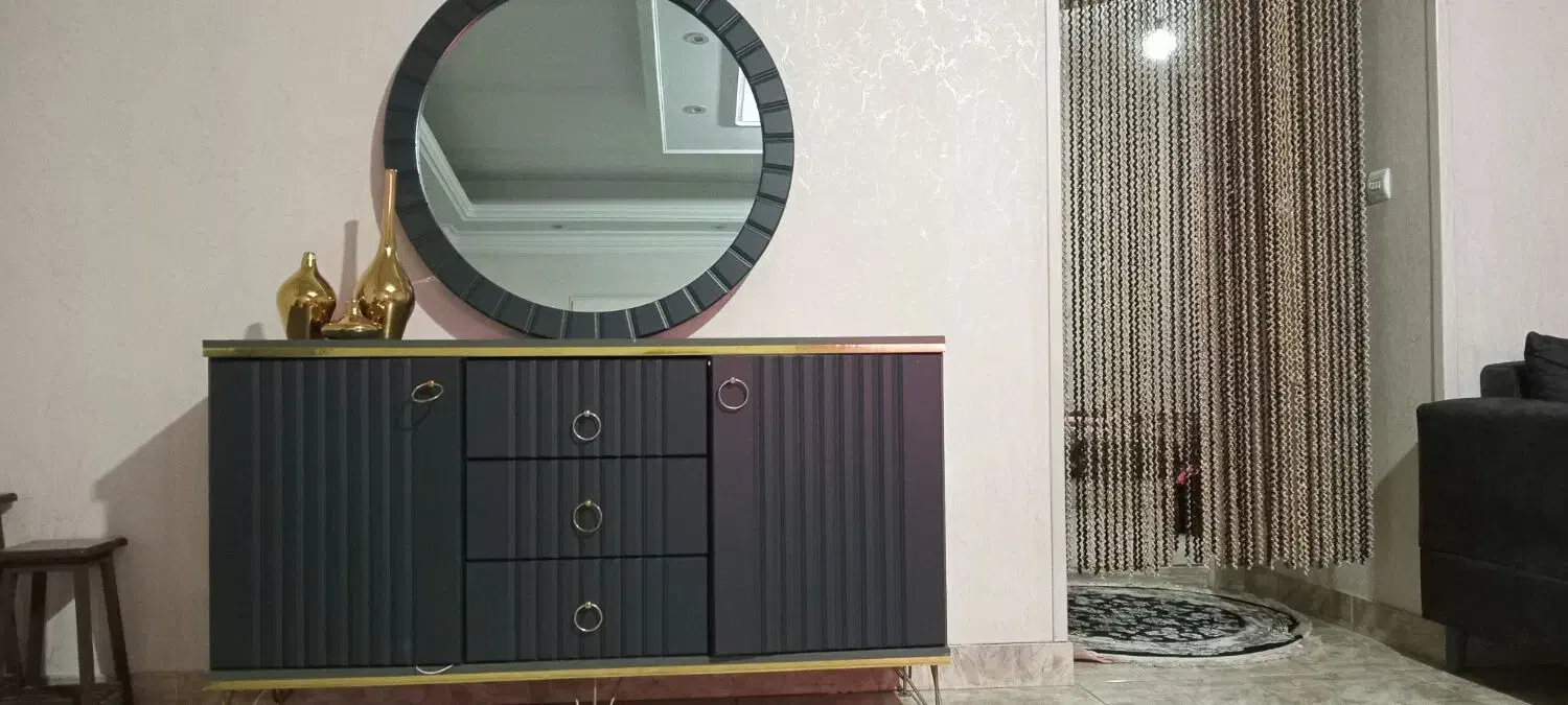 میز کنسول در حد نو|بوفه، ویترین، کنسول|رباط‌کریم, رباط‌کریم|دیوار