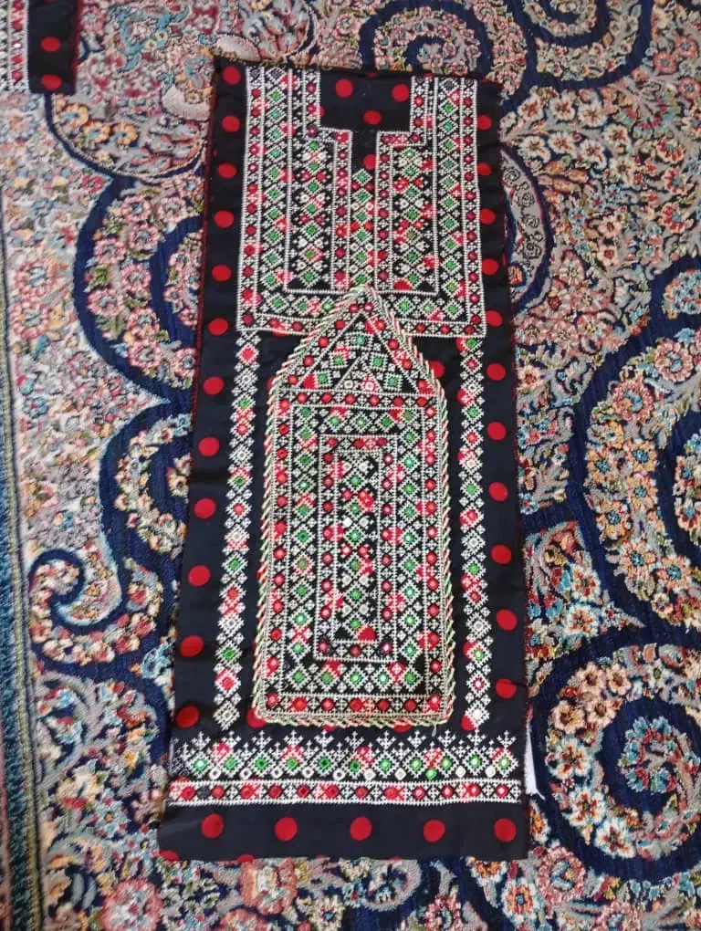 لباس پلیوار فروشی دست دوز قیمت ده تومان رودبار|لباس|رودبار (کرمان), |دیوار