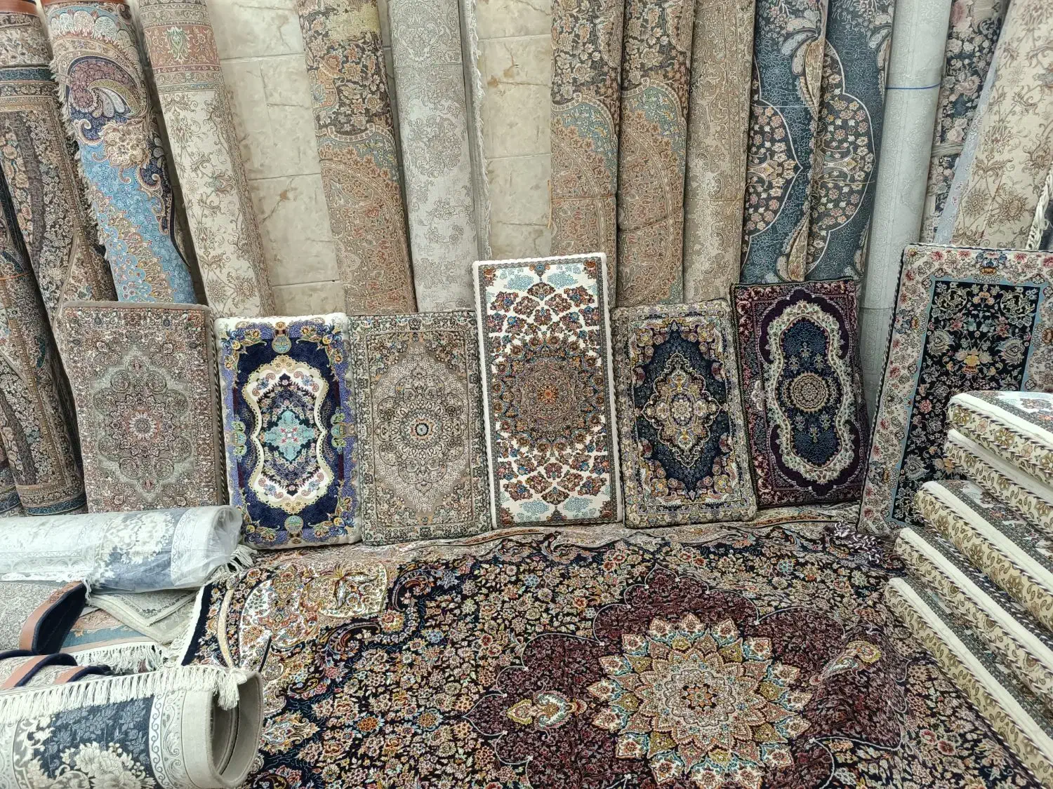 انواع پشتی نو و دست دووم|پشتی|سنندج, |دیوار