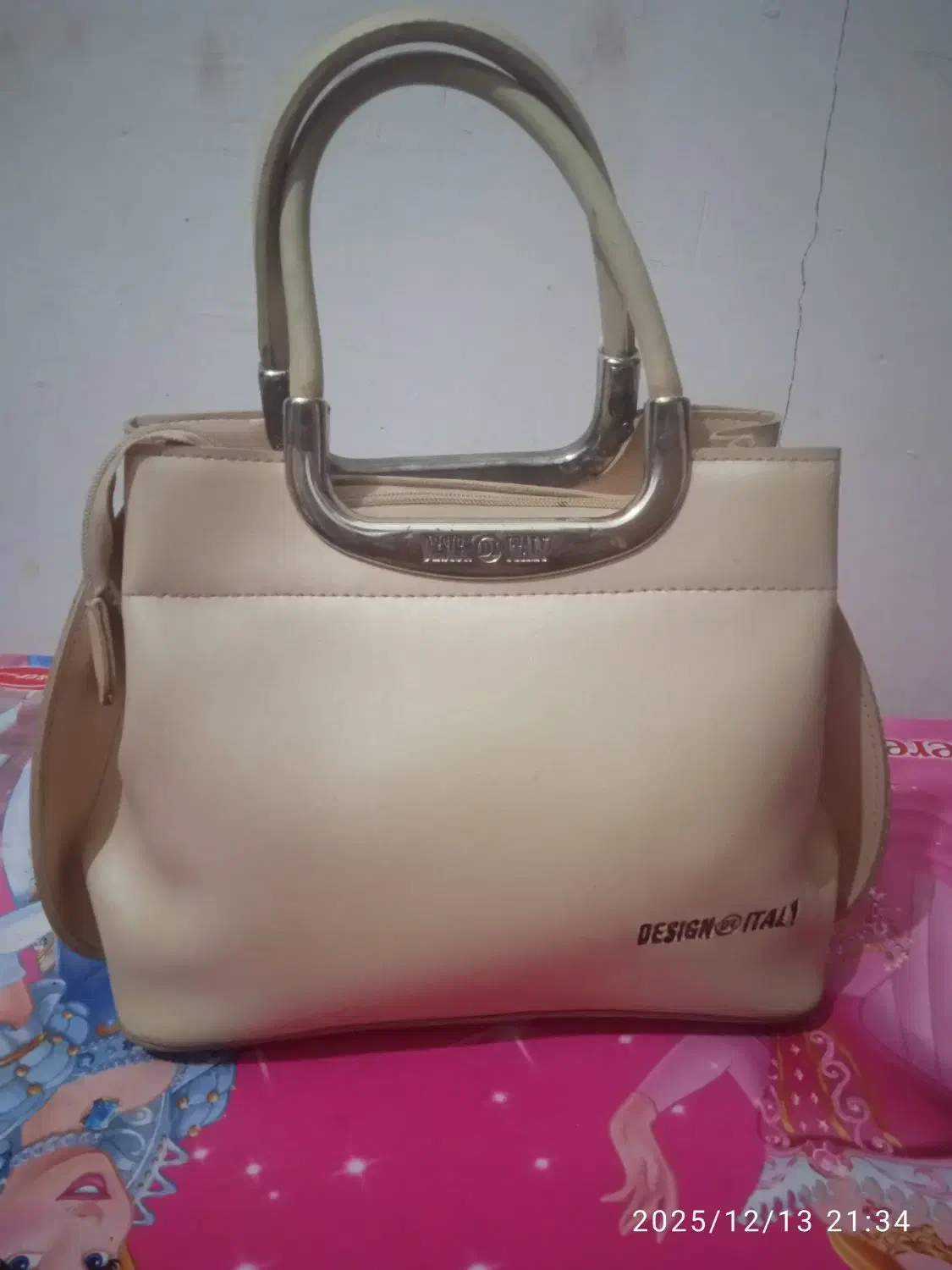 کیف درحدنو ۱۰۰|کیف، کفش، کمربند|آستانه اشرفیه, |دیوار