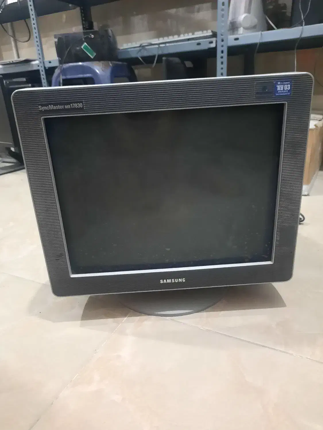 دو عدد مانیتور کاملا سالم به همراه کابل|قطعات و لوازم جانبی رایانه|یزد, |دیوار