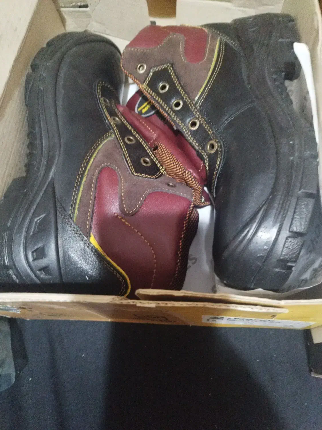 کفش ایمنی|کیف، کفش، کمربند|اهواز, زیتون کارمندی|دیوار