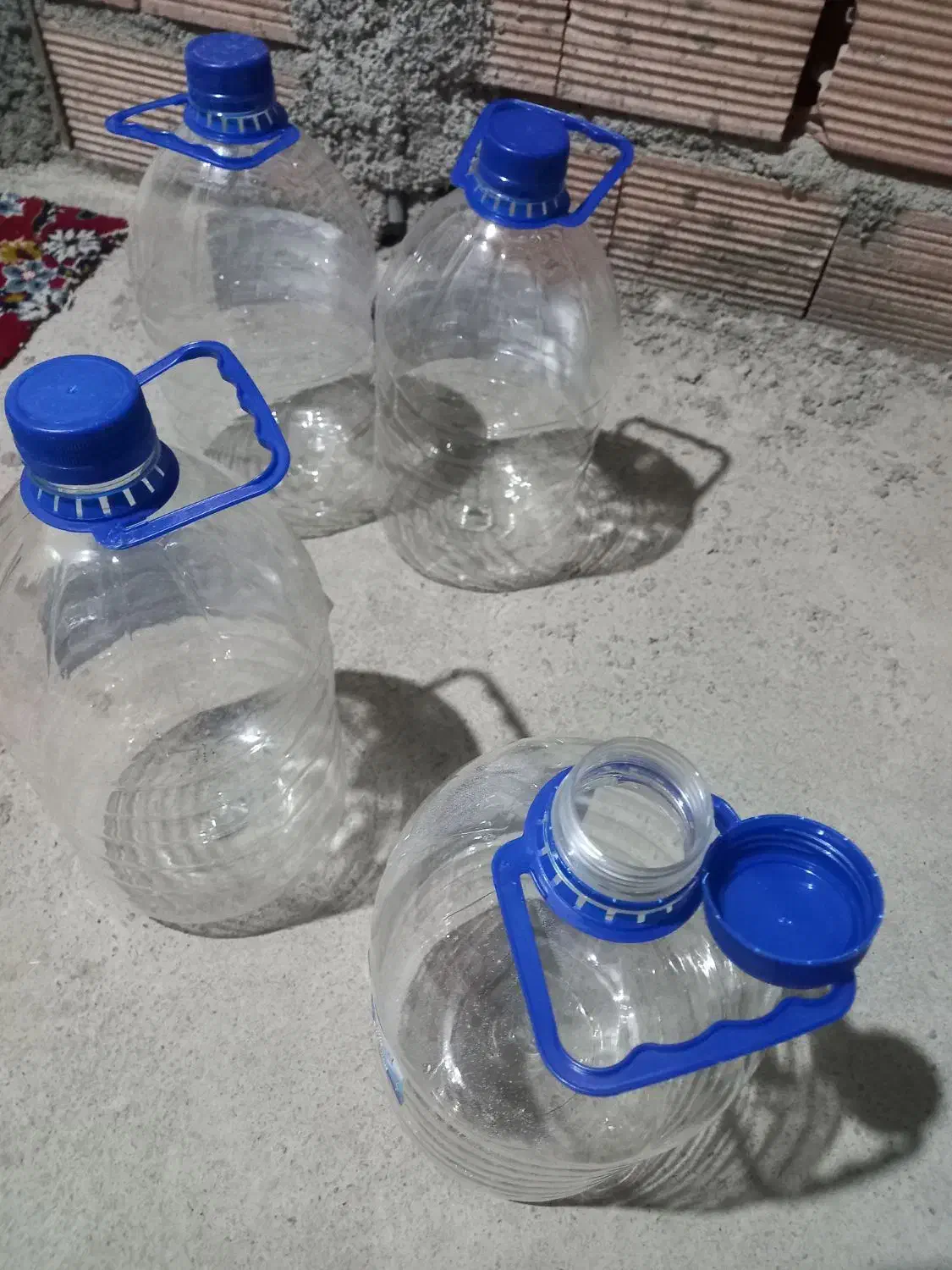 بطری پنچ لیتری خالی|ظروف نگهدارنده، پلاستیکی، یک‌بارمصرف|آق قلا, |دیوار