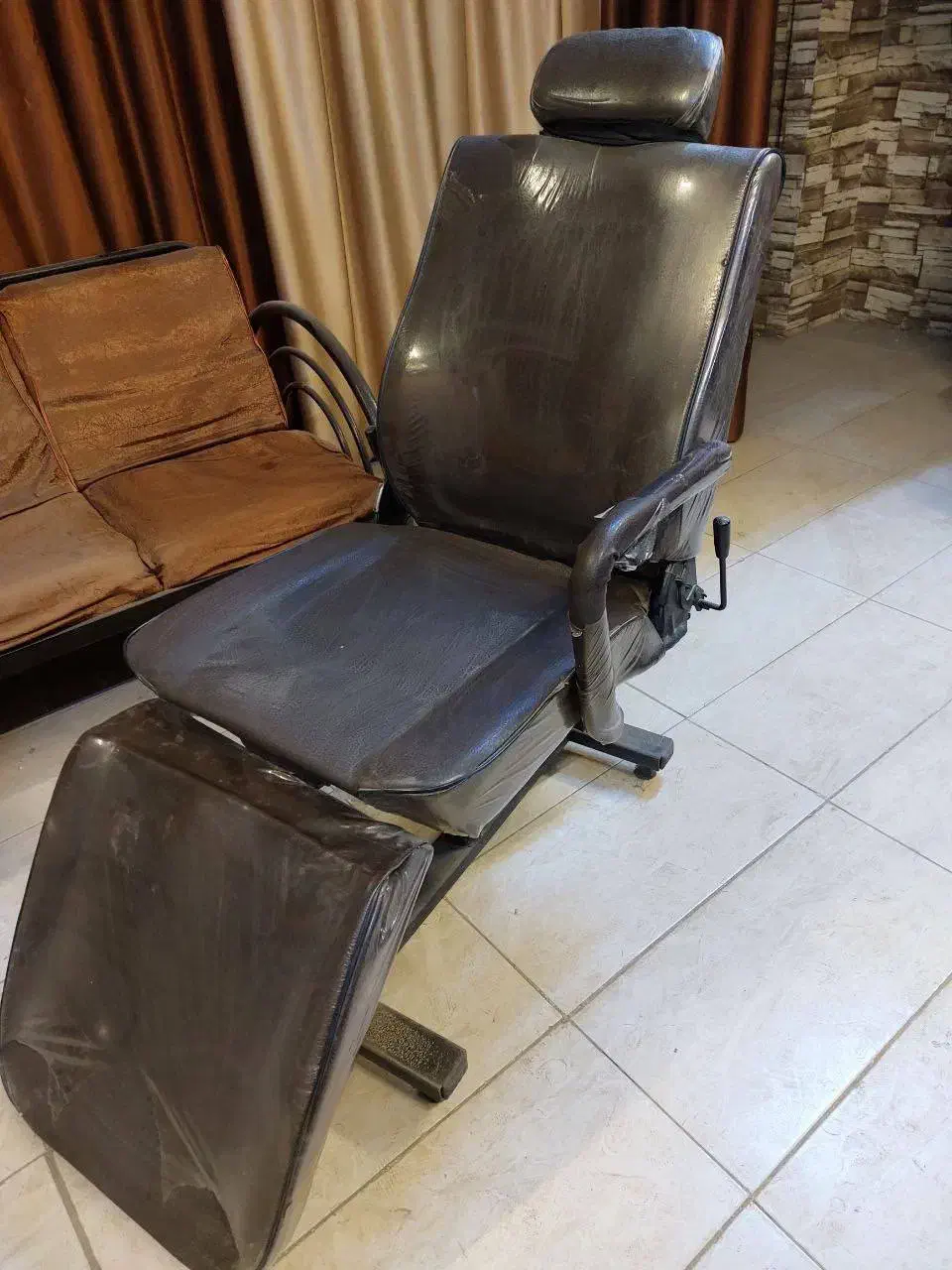 صندلی برقی آرایشگاه زنانه|آرایشگاه و سالنهای زیبایی|نیشابور, شهرک فرهنگیان|دیوار