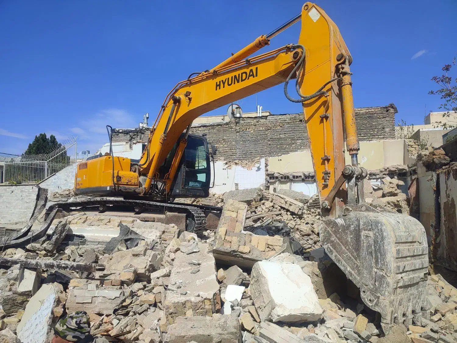 اجاره بیل مکانیکی زنجیری.پیکور زنی.کامیون بنز|خودرو سنگین|زنجان, |دیوار