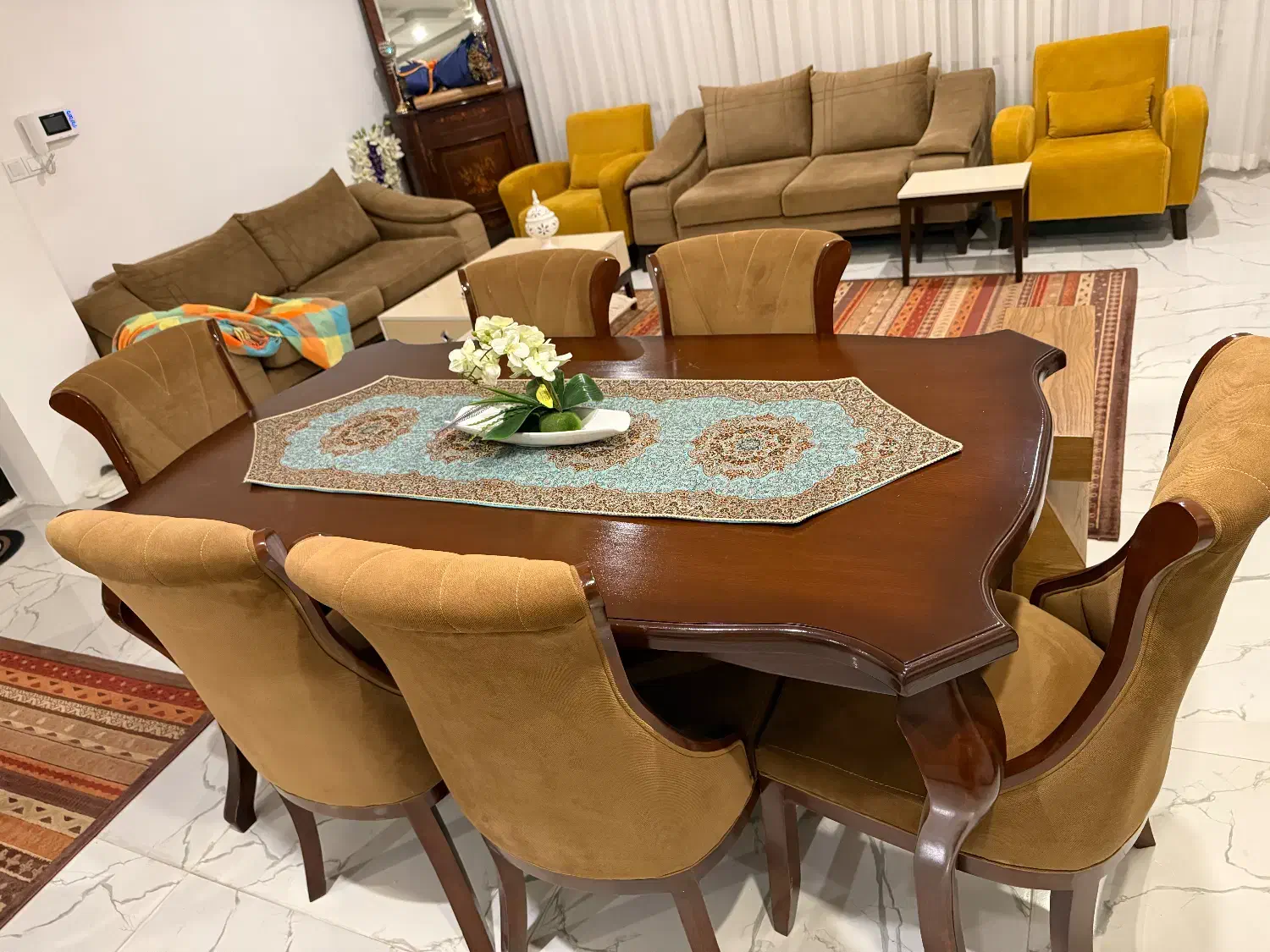 مبل راحتی هفت نفره و میز ناهار خوری شش نفره|مبلمان خانگی و میز عسلی|نوشهر, |دیوار