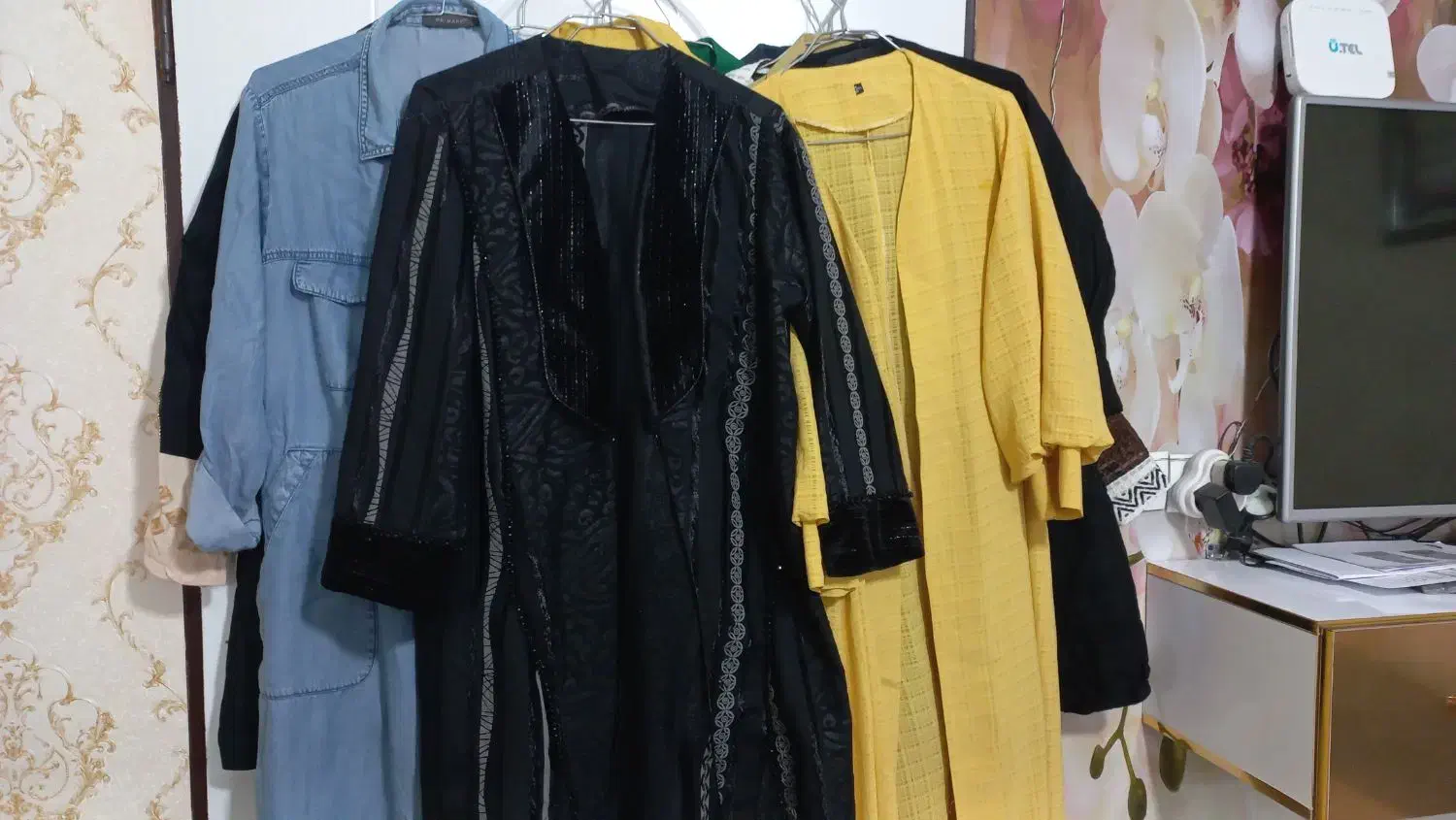 مانتو|لباس|جوانرود, |دیوار