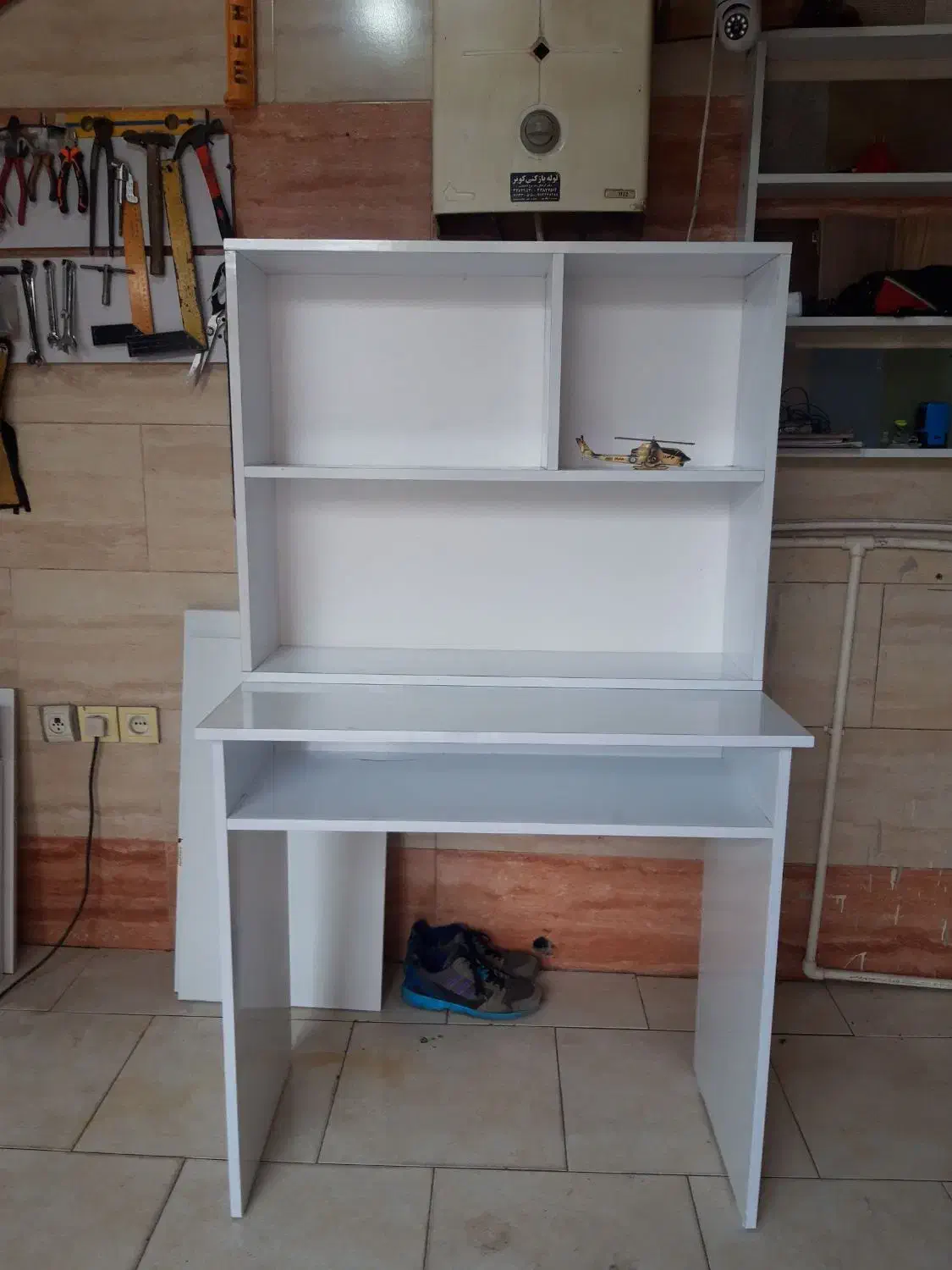 میز ناخن تحریر لب تاب|میز تحریر و کامپیوتر|رشت, دیانتی|دیوار