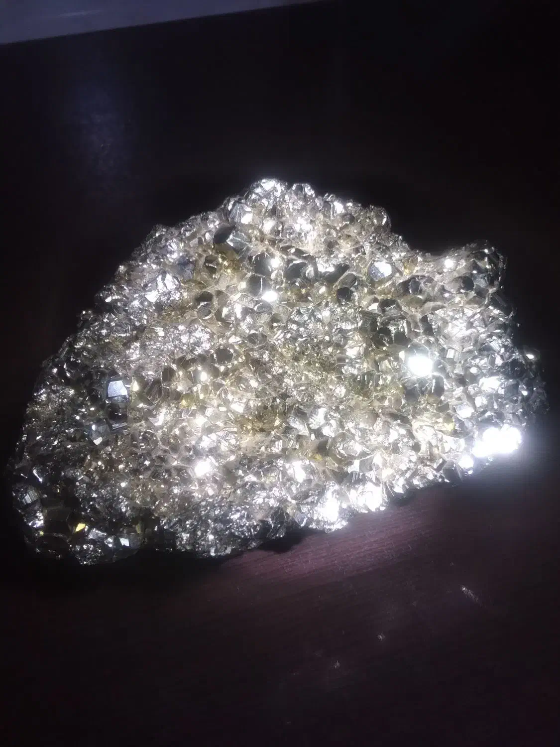 سنگ  پیریت|کلکسیون اشیاء عتیقه|کمیجان, |دیوار