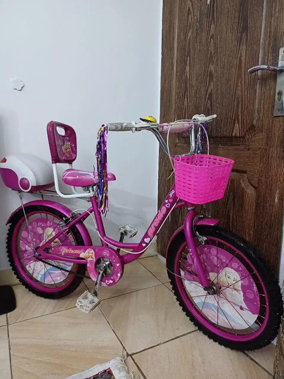 دوچرخه سایز۲۰مناسب کادو.داخل منزل استفاده شده|دوچرخه، اسکیت، اسکوتر|تهران, تهرانسر غربی|دیوار