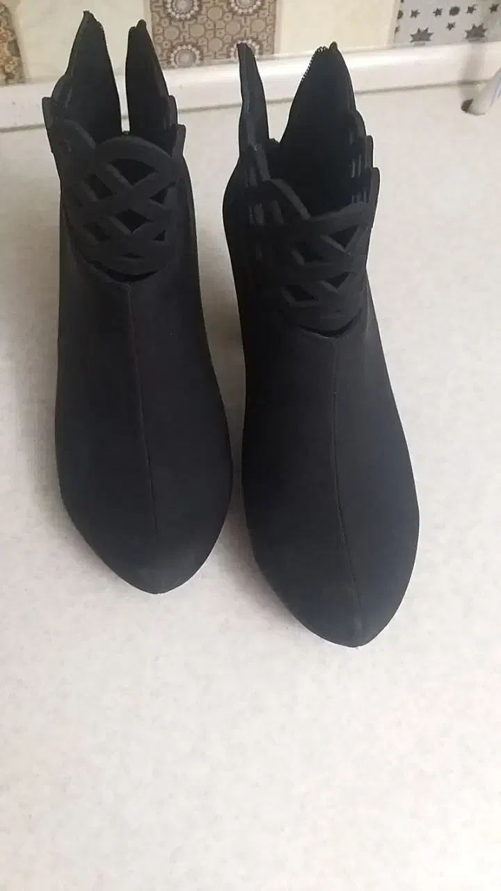 کفش مجلسی|کیف، کفش، کمربند|ساوه, |دیوار