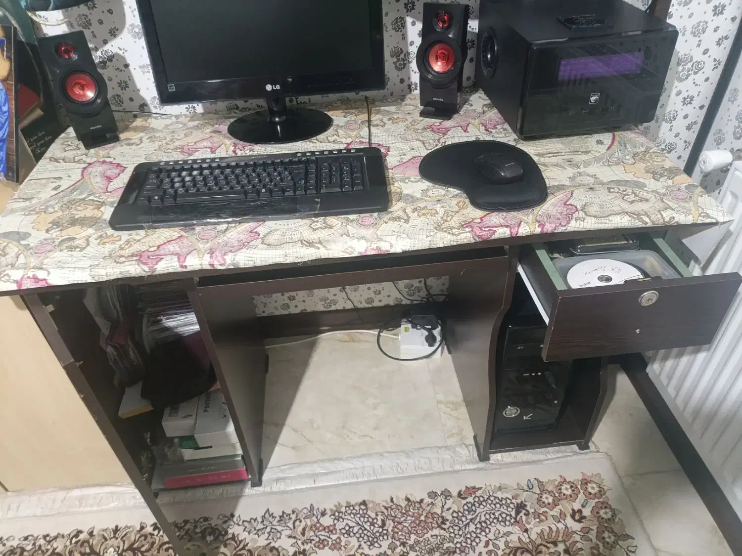 سرویس تخت خواب نو جنوان و میز کامپیوتر.|تخت و سرویس خواب|شاهینشهر, گرگاب|دیوار