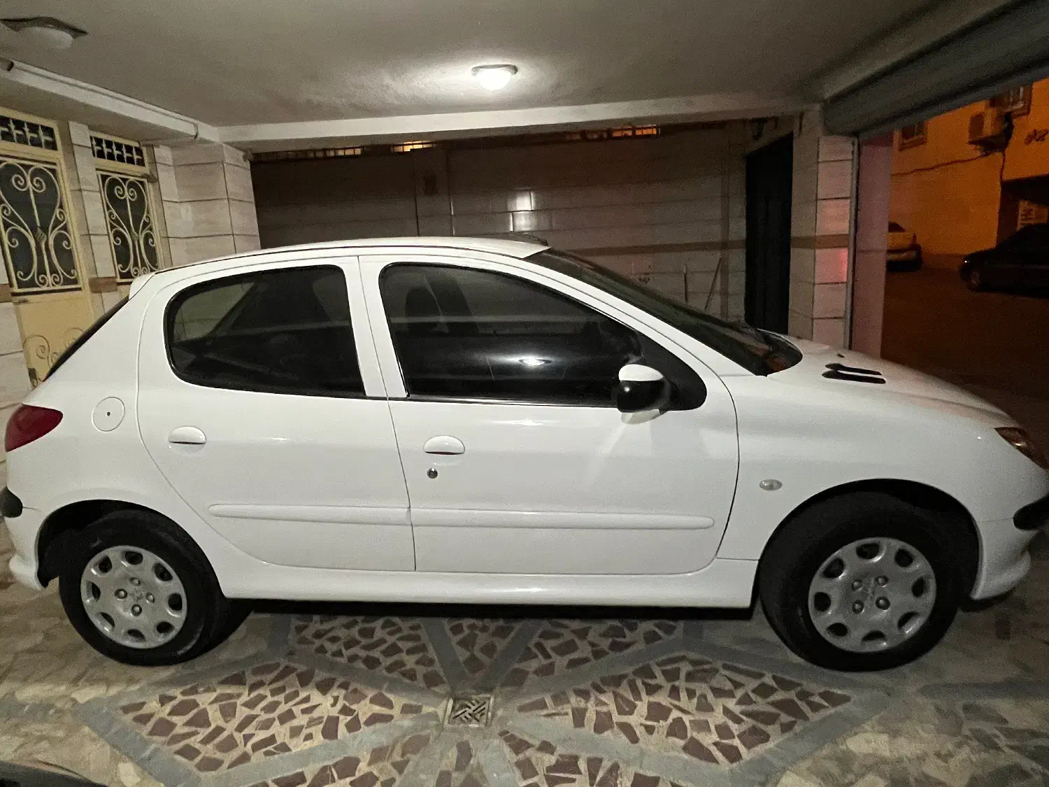 206 سفید مدل 1400|خودرو سواری و وانت|رشت, معلم|دیوار