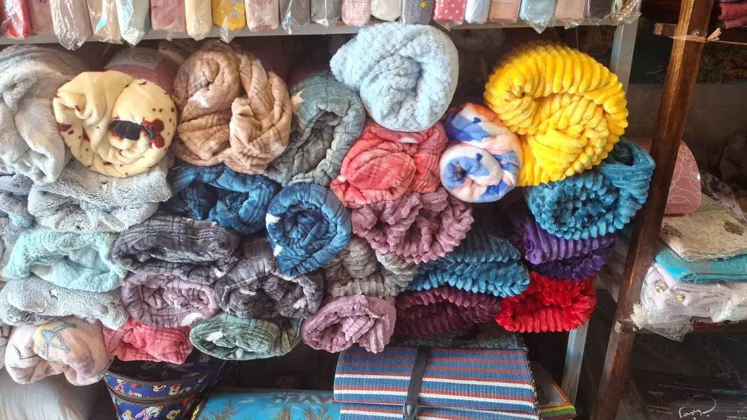 فروش نو|رختخواب، بالش، پتو|دهاقان, |دیوار