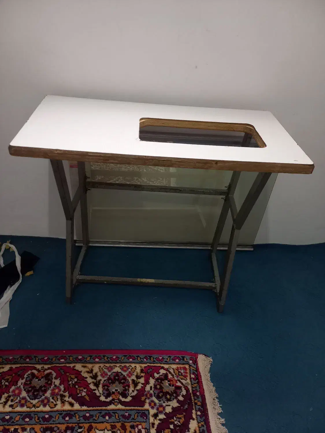 میز چرخ خیاطی|لوازم خیاطی و بافتنی|شیروان (خراسان), |دیوار