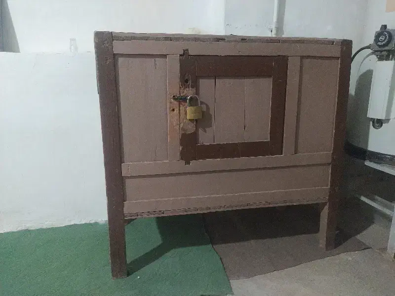 صندوق قدیمی جهت نگهداری موادغذایی وخشک بار|صنایع دستی و سایر لوازم تزئینی|بوئین و میاندشت, |دیوار