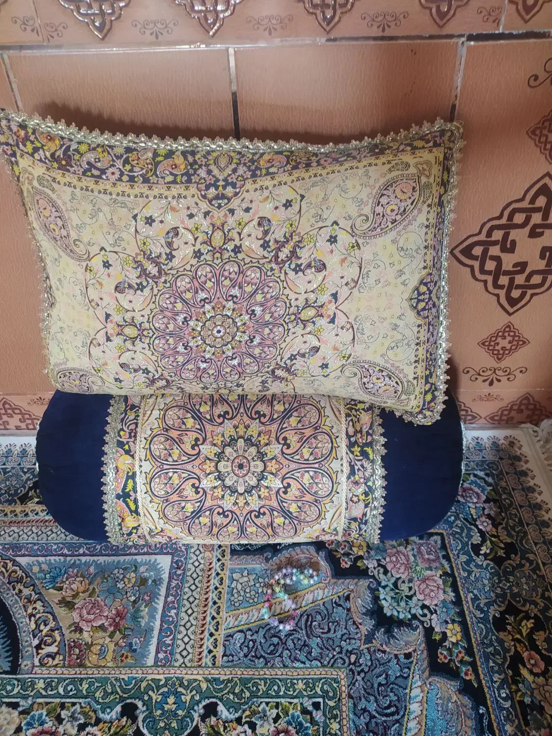 هشت بالشت هشت پشتی|رختخواب، بالش، پتو|بهبهان, |دیوار