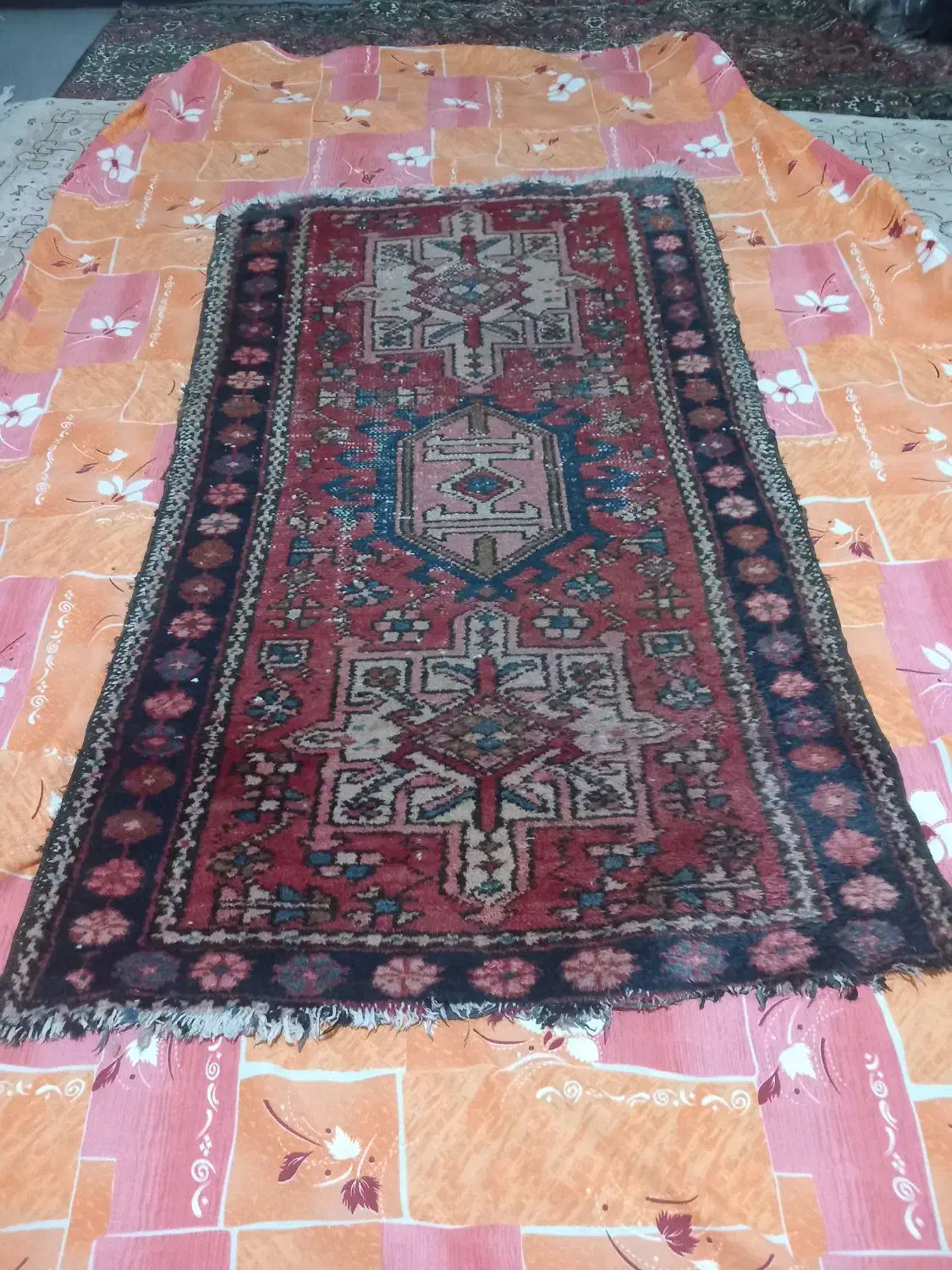 فرش دستبافت کهنه خاب رفته ۷۰در ۱۳۰|فرش|تبریز, |دیوار