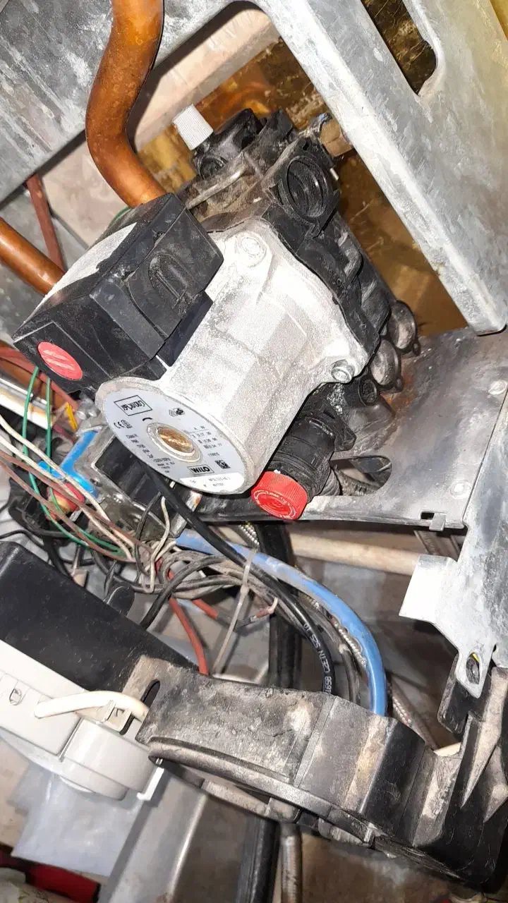 تعمیرونصب کولرگازی تعمیر پکیج در گاز ابگرمکن دیوار|خدمات پیشه و مهارت|مشهد, ایثار|دیوار