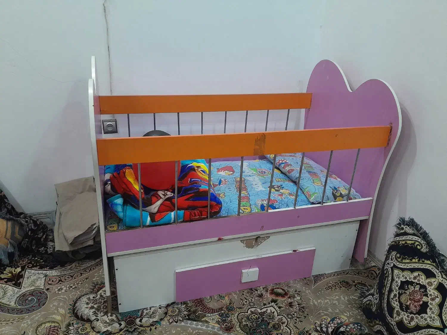 تخت وگهواره سه حالته|تخت و صندلی بچه|یزد, |دیوار