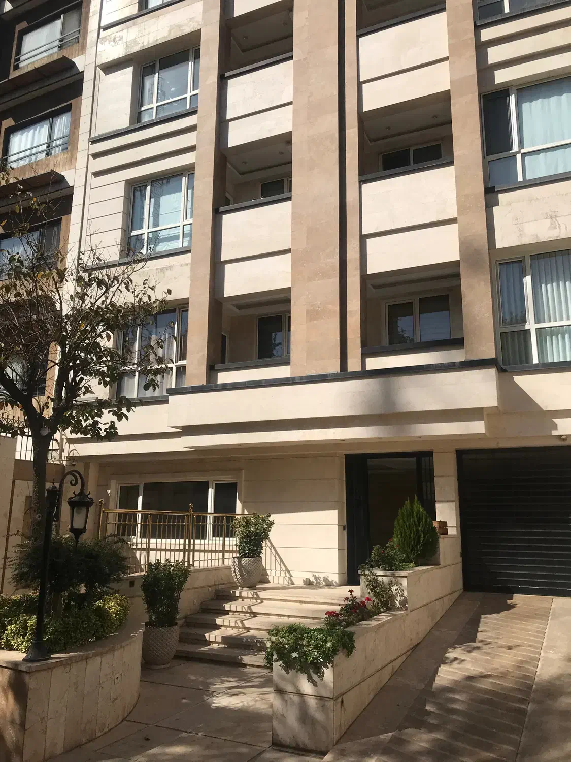 ۱۲۰ متر دو خواب  ساقدوش  نوساز  top location