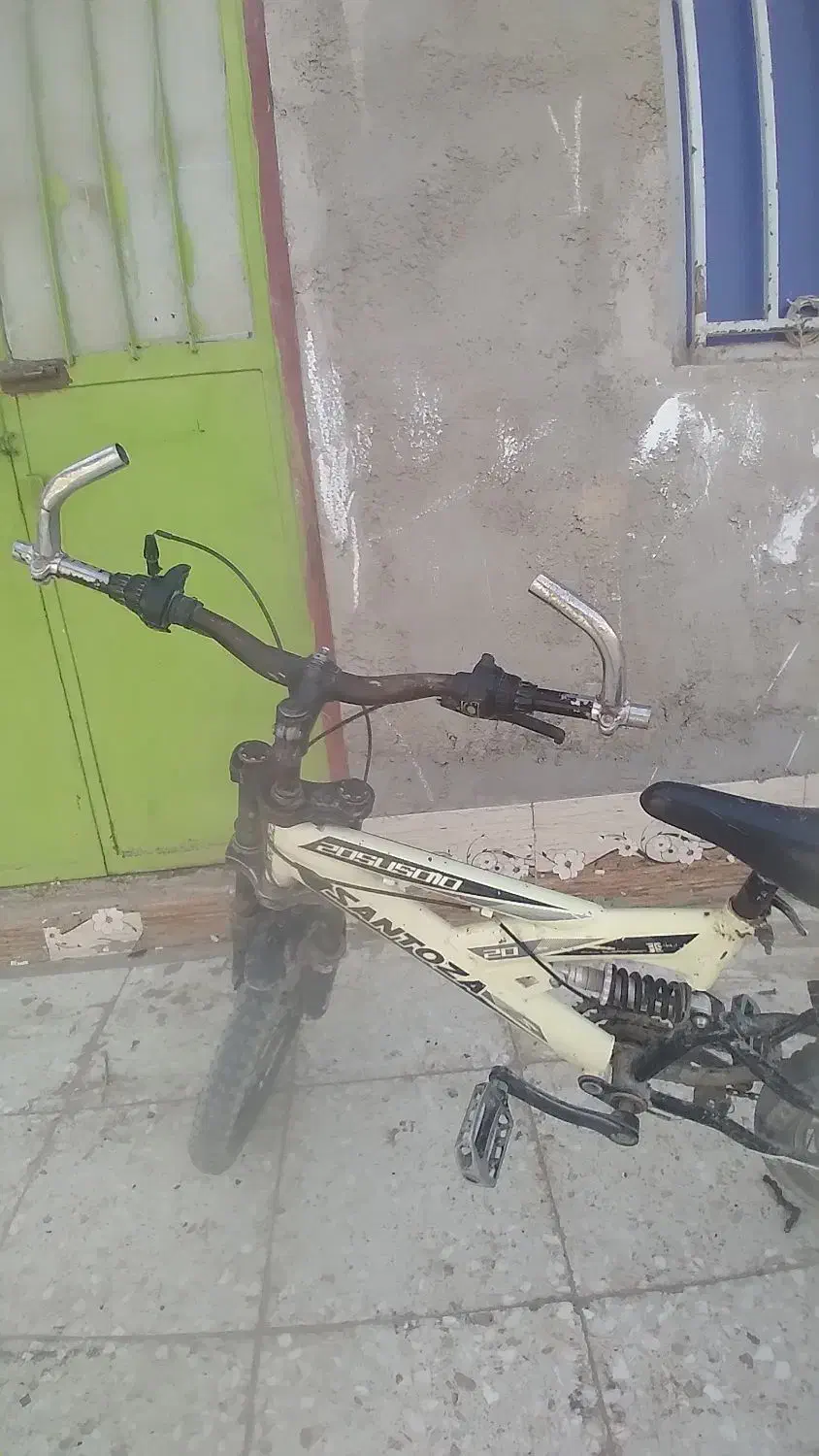 دوچرخه|دوچرخه، اسکیت، اسکوتر|زهک, |دیوار