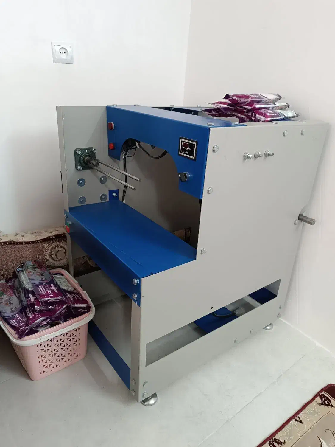 دستگاه سفره یکبار مصرف و دستگاه سه کاره|ماشینآلات صنعتی|هشتگرد, هشتگرد قدیم|دیوار