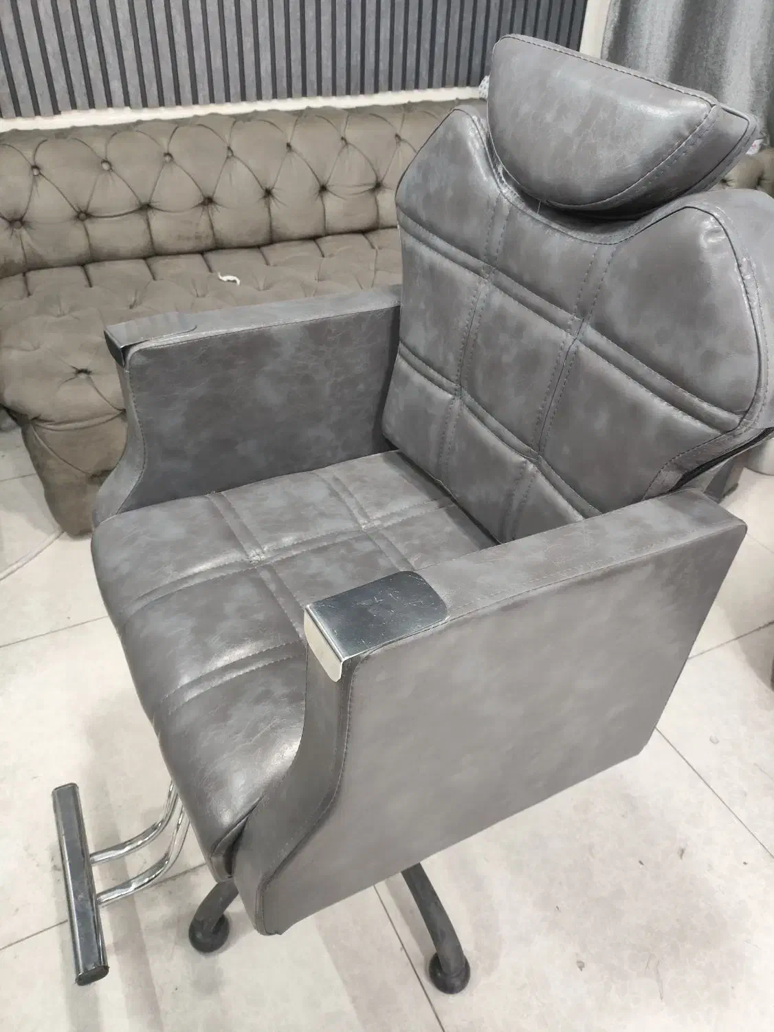 صندلی آرایشگاه گلایل|آرایشگاه و سالنهای زیبایی|اسلامشهر, شهرک توحید|دیوار