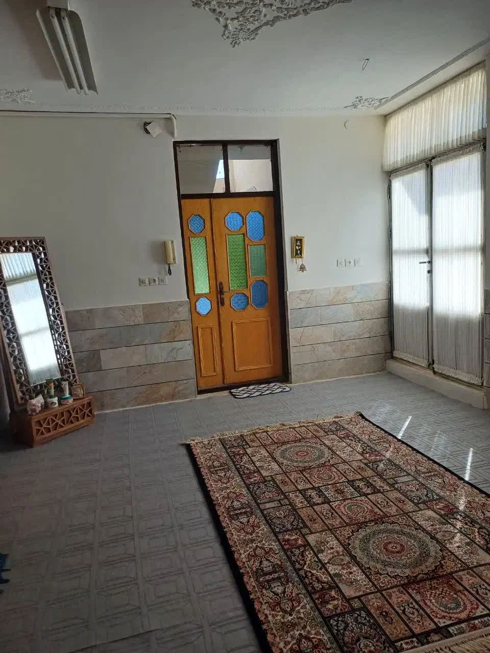 طبقه ی اجاره ای مبارزان 3|اجارهٔ آپارتمان|قائن, |دیوار